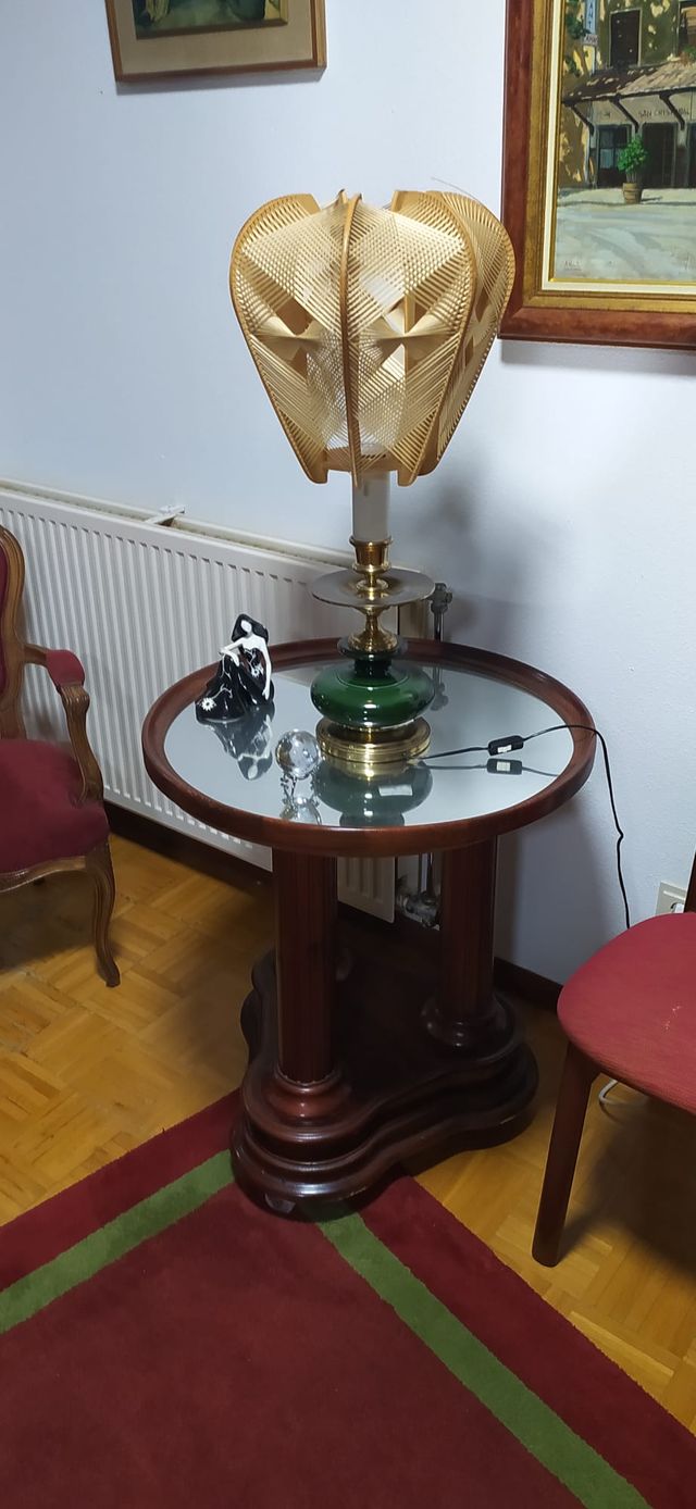 Mesita de salón con espejo y ruedas