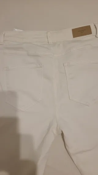 Pantalón campana Vero Moda blanco