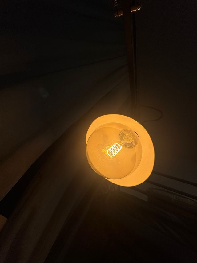 Lámpara de escritorio metálica ajustable