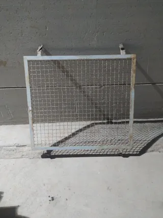 Reja metálica cuadrada 95 cm x 85 cm