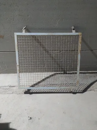 Reja metálica cuadrada 95 cm x 85 cm