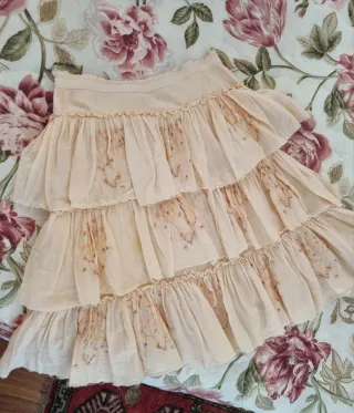 Falda Mango volantes boho beige y rosa