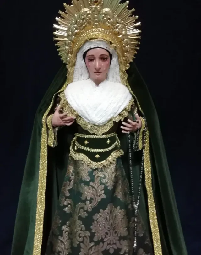 Preciosa virgen de 90 cm.