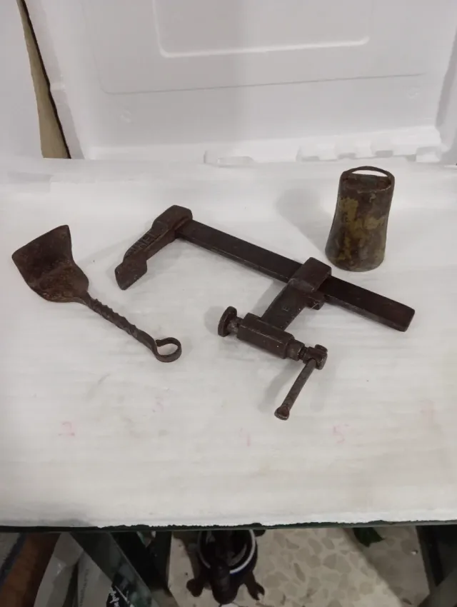 Herramientas antiguas: sargento y espátula