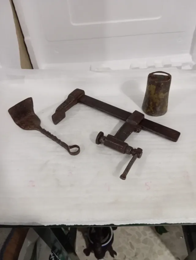 Herramientas antiguas: sargento y espátula