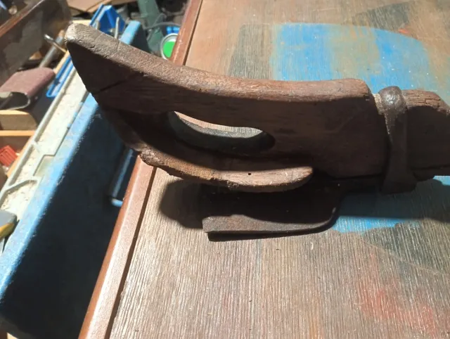 Herramienta carpintero antigua madera y metal
