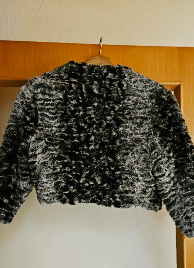 Chaqueta-bolero pelo "Veneno en la Piel".