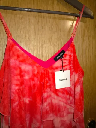 Top Desigual tirantes volantes coral y rosa