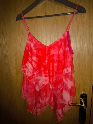 Top Desigual tirantes volantes coral y rosa