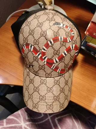 Gorra Gucci Beige con Serpiente