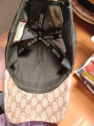 Gorra Gucci Beige con Serpiente