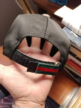 Gorra Gucci Beige con Serpiente