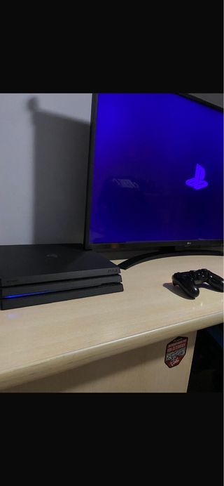PS4 Pro 1TB + Mando Original + Cables -Juegos