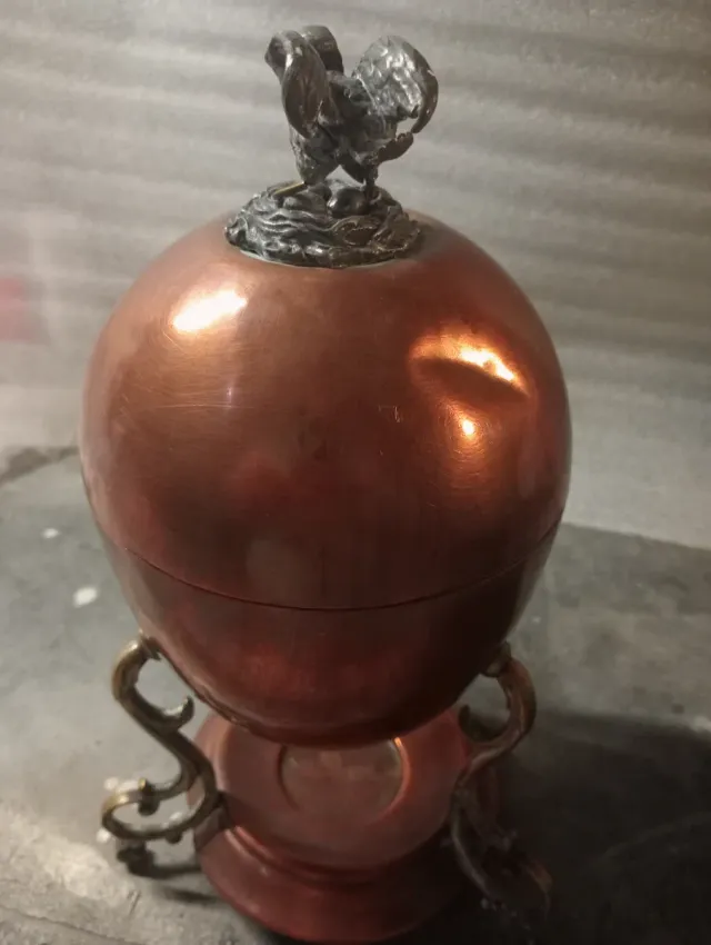 Bombonera antigua metal y bronce