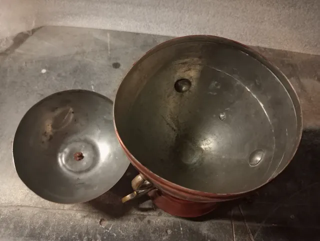 Bombonera antigua metal y bronce