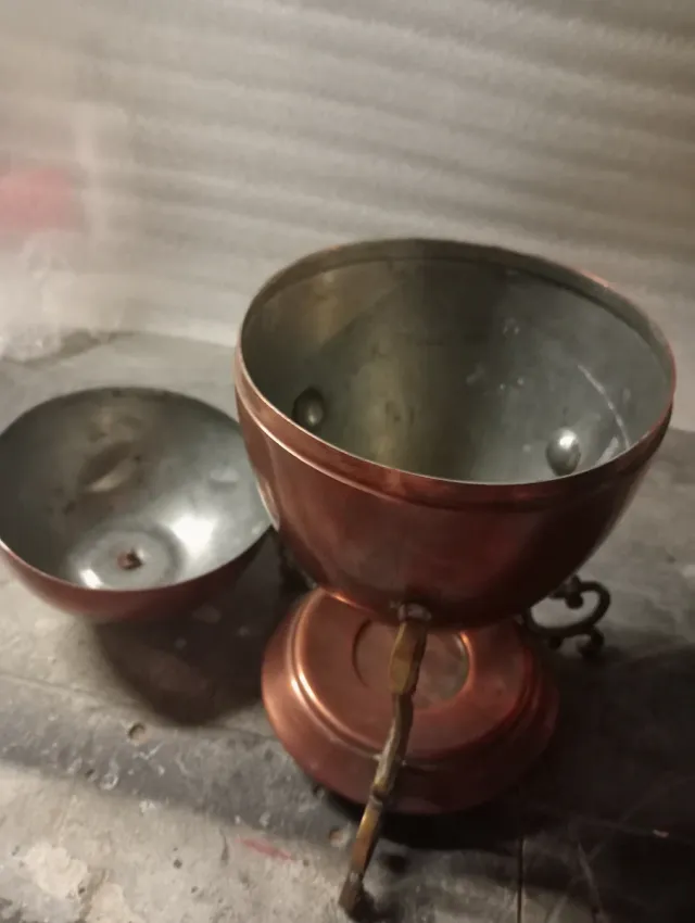 Bombonera antigua metal y bronce