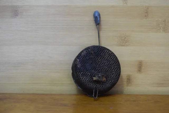 Cebador pesca antiguo metálico con plomo