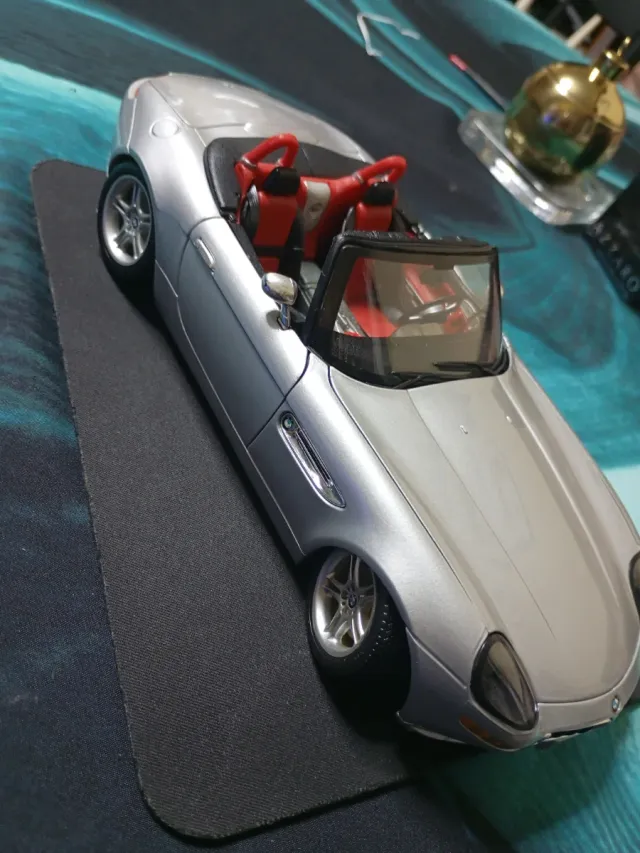 Coche miniatura BMW Z8 Coupé Cabrio 1/18