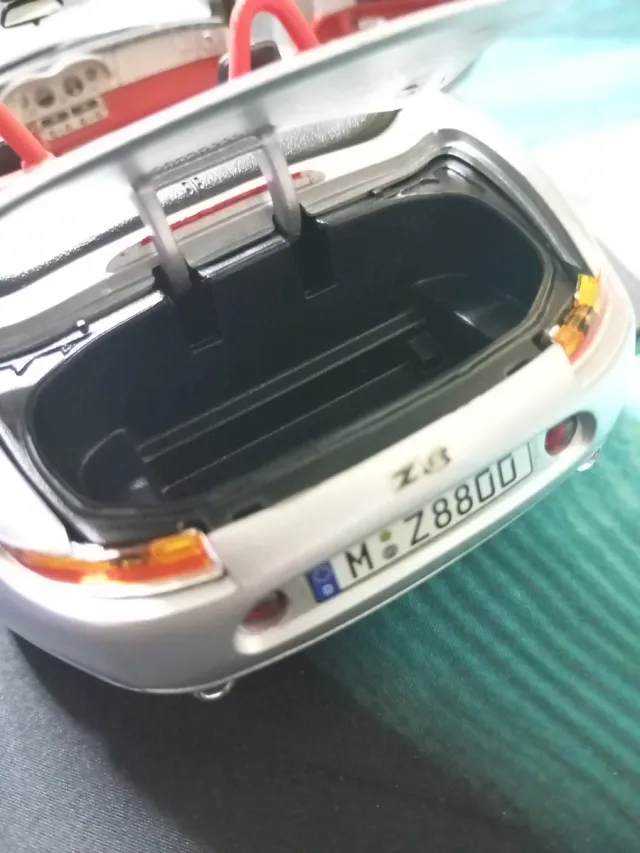 Coche miniatura BMW Z8 Coupé Cabrio 1/18