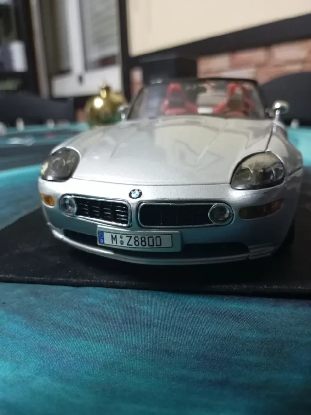 Coche miniatura BMW Z8 Coupé Cabrio 1/18