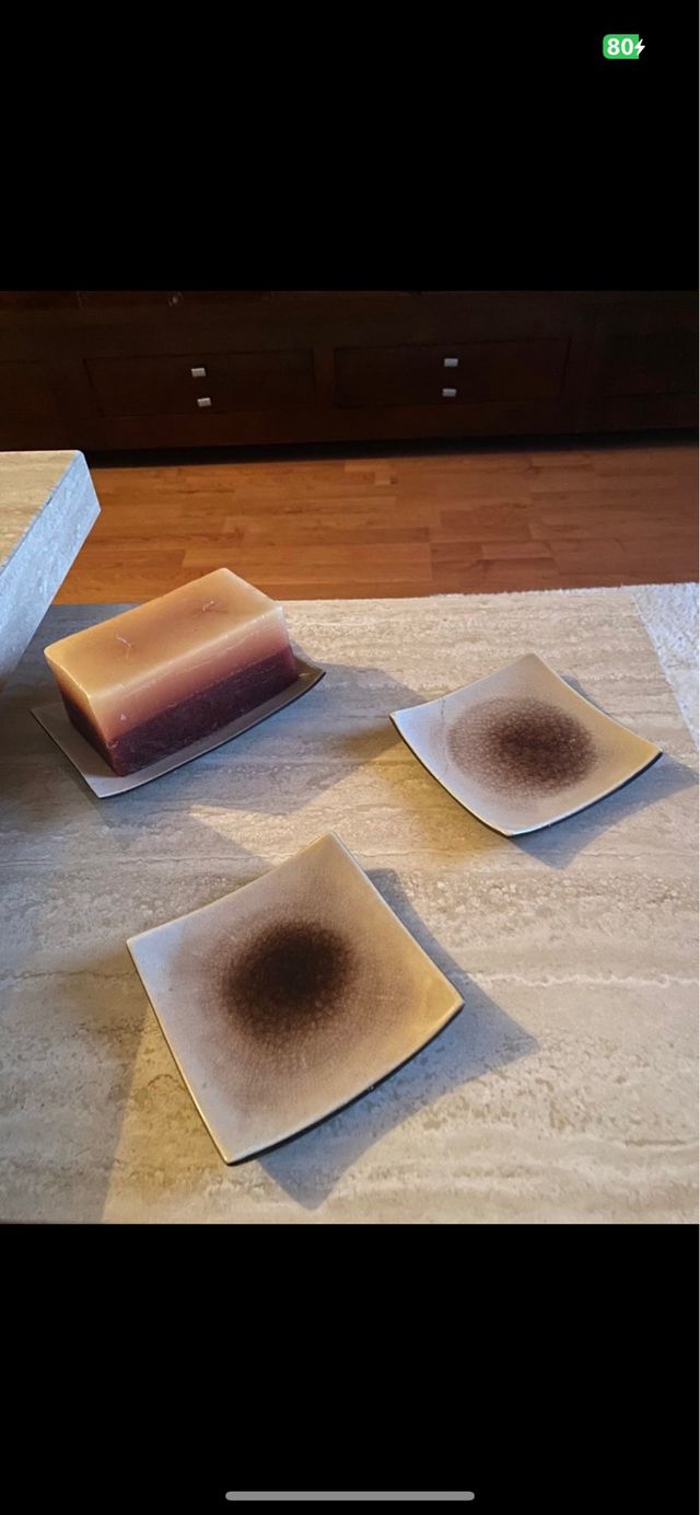 3 Platos Decorativos y Vela