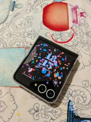 Smartphone con cover trasparente