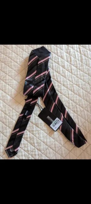 Corbata Hugo Boss original a estrenar.
