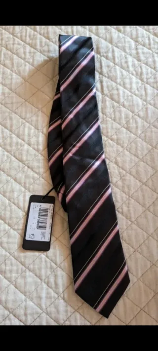 Corbata Hugo Boss original a estrenar.