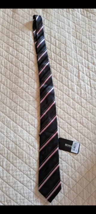 Corbata Hugo Boss original a estrenar.