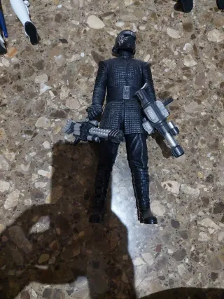Figura Star Wars Kylo Ren con armas