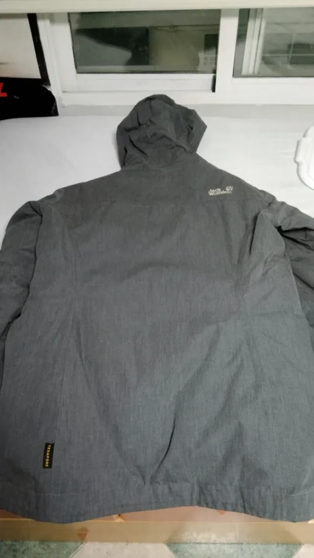 Plumífero Jack Wolfskin azul y gris