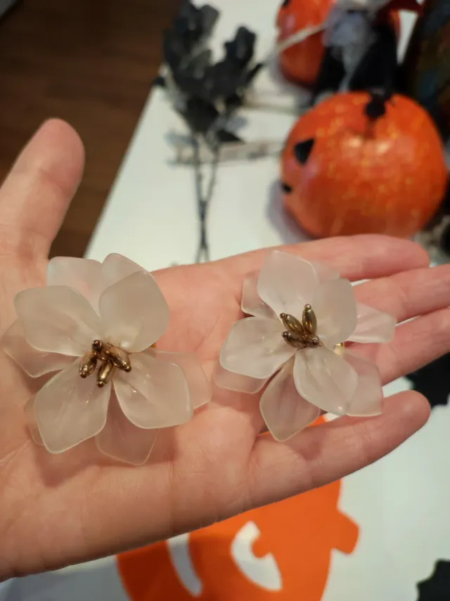 Pendientes Flor Blancos y Dorados