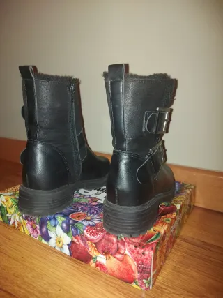 Botas negras con pelo