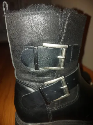 Botas negras con pelo