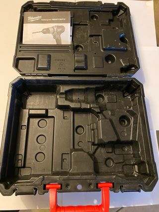 Taladro Percutor Milwaukee M18BPD + Cargador + 2 B