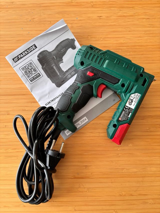 Grapadora y clavadora Parkside PHET 15 C2