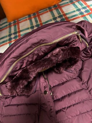 Giubbotto imbottito viola con cappuccio