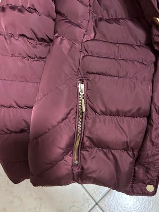 Giubbotto imbottito viola con cappuccio