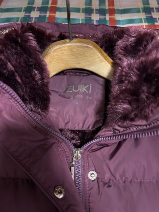 Giubbotto imbottito viola con cappuccio