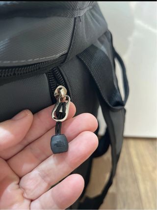 Mochila The North Face 30L Gris Negra