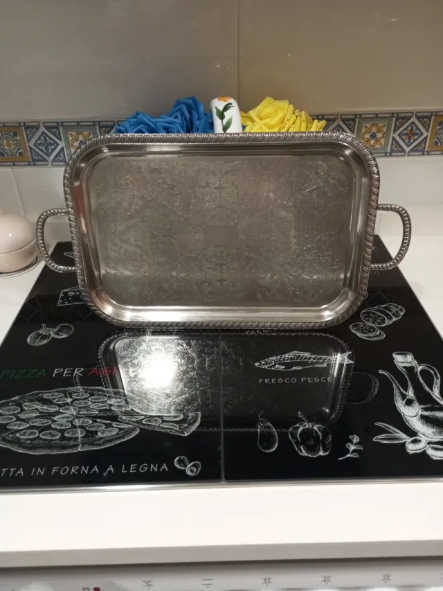 Bandeja labrada con asas