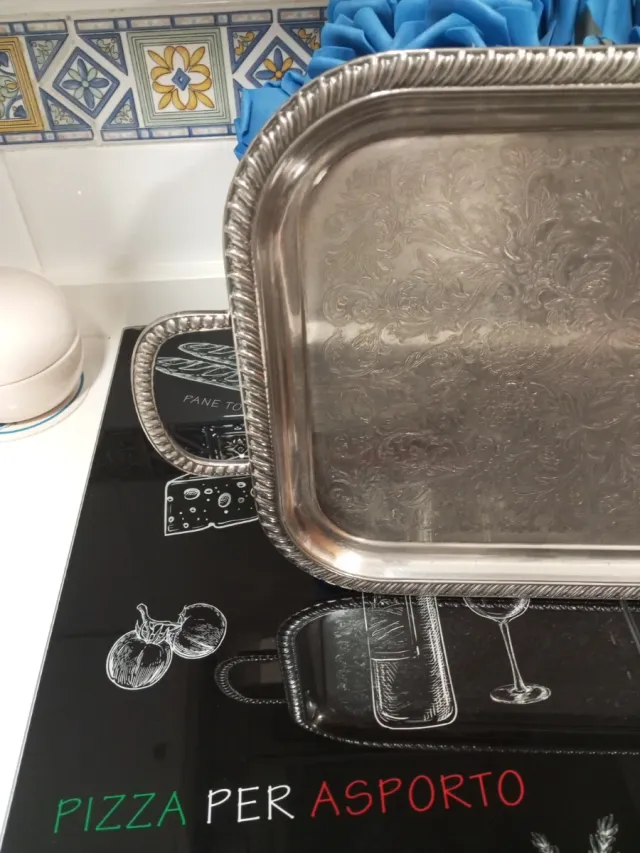 Bandeja labrada con asas