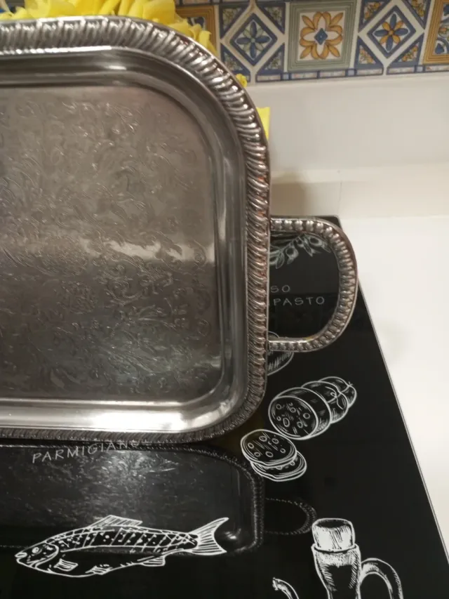 Bandeja labrada con asas