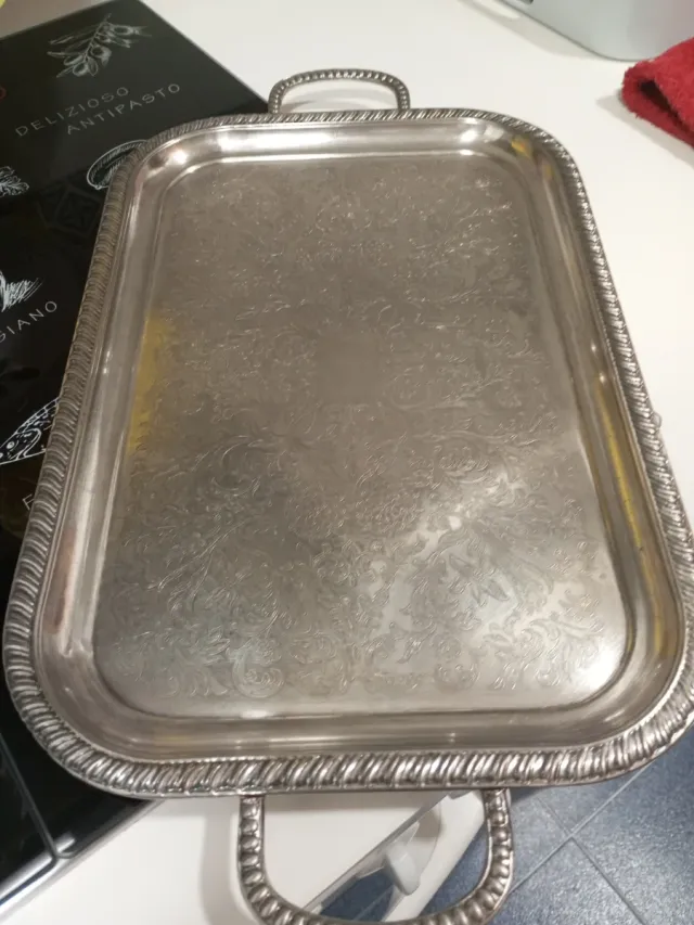 Bandeja labrada con asas