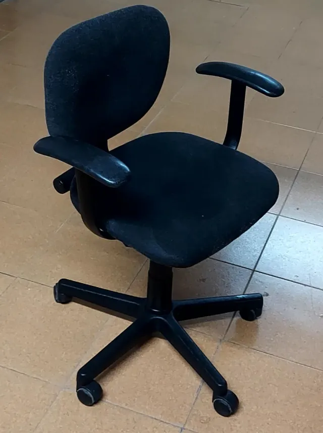 Sedia ergonomica girevole con ruote