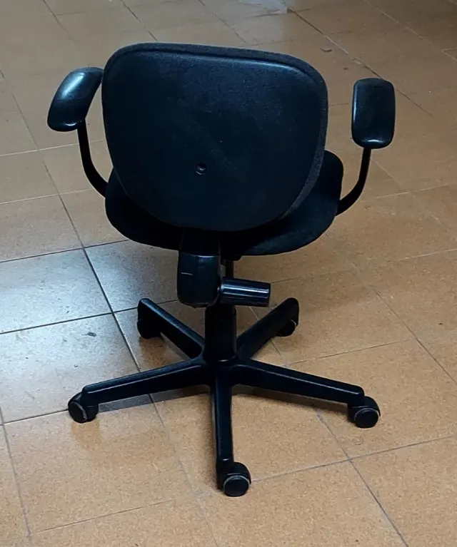 Sedia ergonomica girevole con ruote