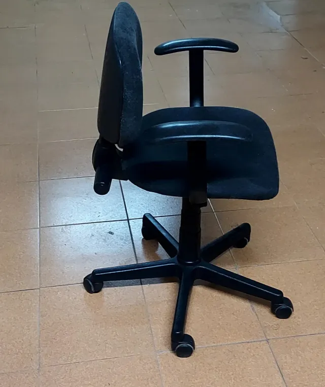 Sedia ergonomica girevole con ruote