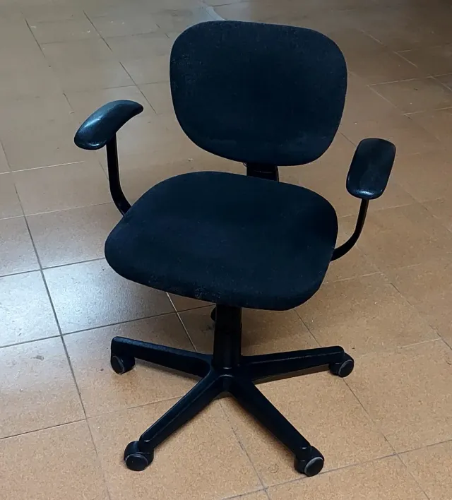 Sedia ergonomica girevole con ruote