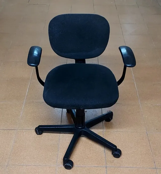 Sedia ergonomica girevole con ruote