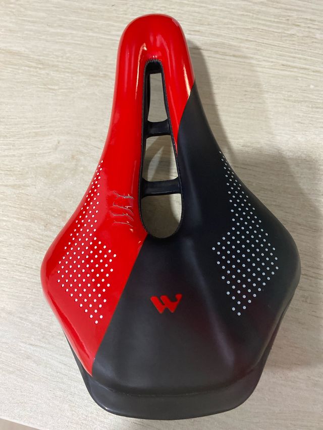 Sillín Bicicleta Rojo y Negro